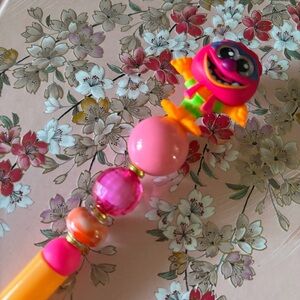 Disney Doorables: The Muppets: Animal (blacklight) handmade beaded pen